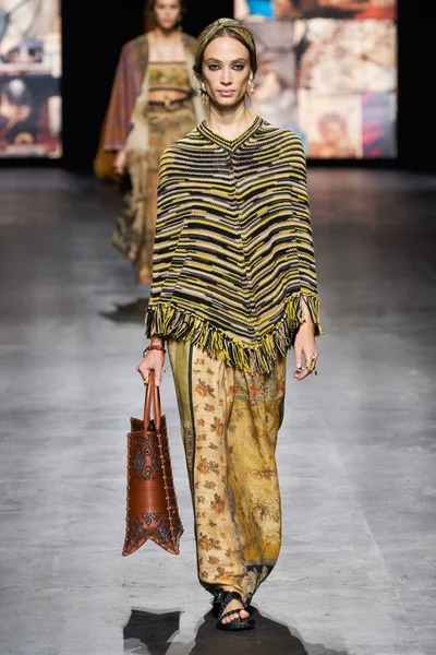 Look 8